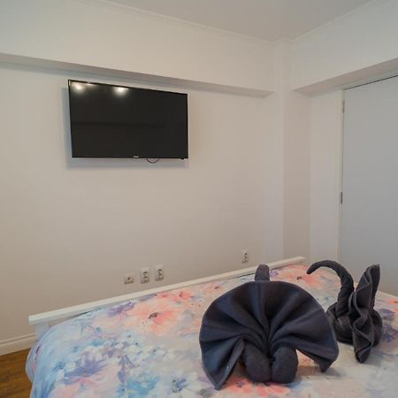 Cozy & Spacious 2Br Apartment With Netflix Bucarest Extérieur photo