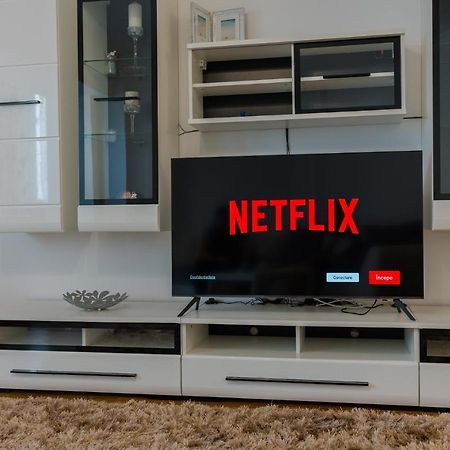 Cozy & Spacious 2Br Apartment With Netflix Bucarest Extérieur photo
