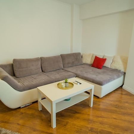 Cozy & Spacious 2Br Apartment With Netflix Bucarest Extérieur photo