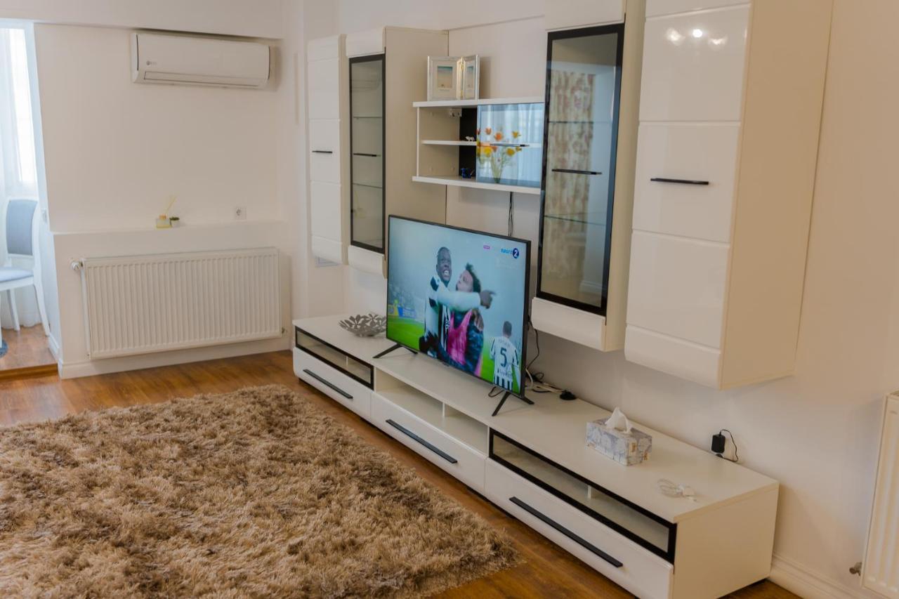 Cozy & Spacious 2Br Apartment With Netflix Bucarest Extérieur photo