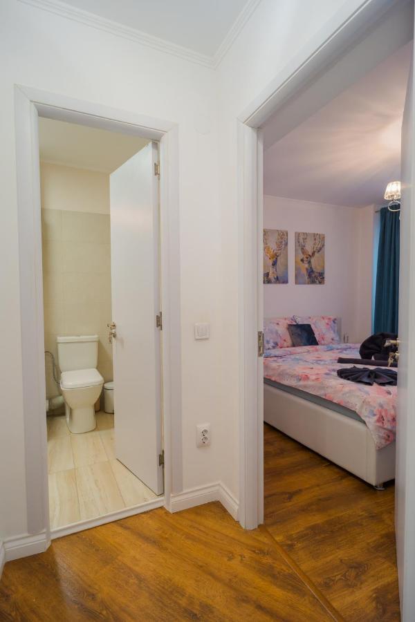 Cozy & Spacious 2Br Apartment With Netflix Bucarest Extérieur photo