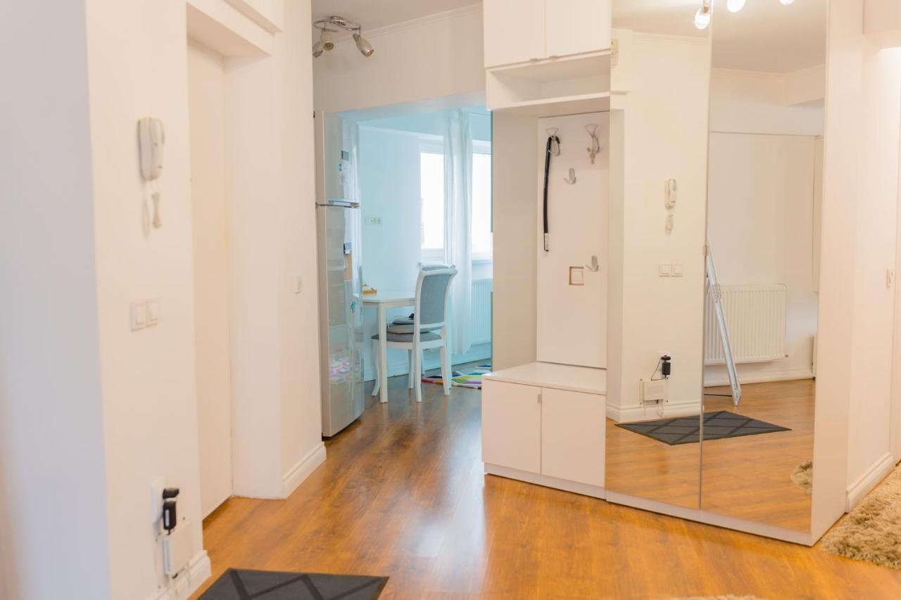 Cozy & Spacious 2Br Apartment With Netflix Bucarest Extérieur photo