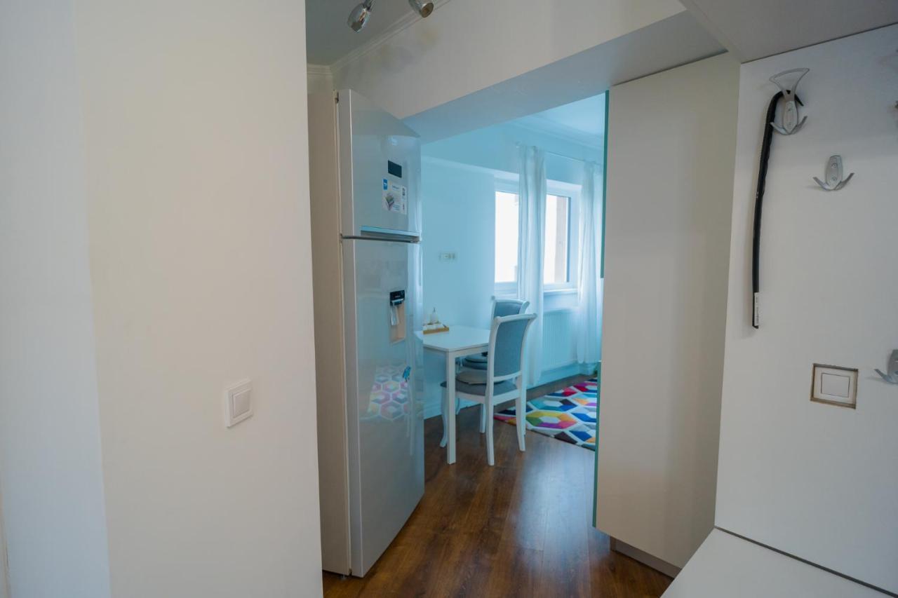 Cozy & Spacious 2Br Apartment With Netflix Bucarest Extérieur photo