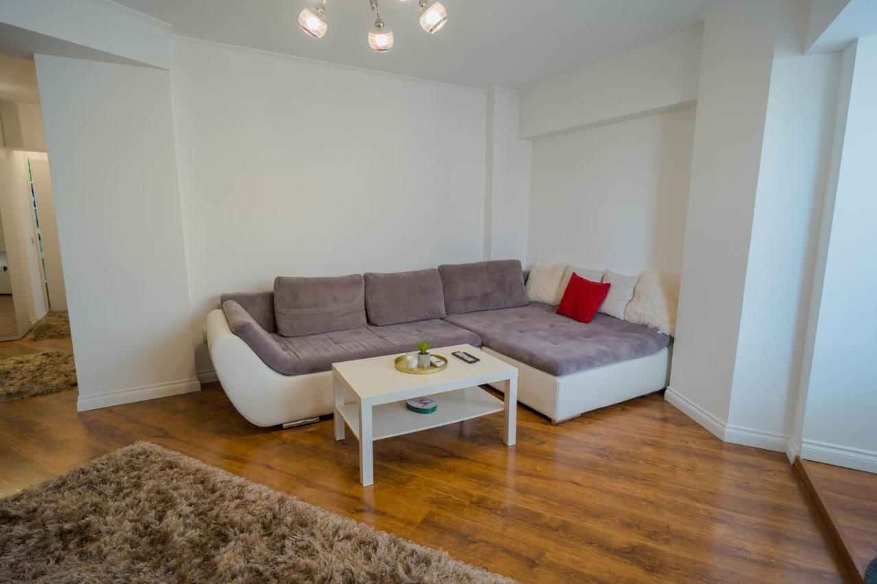 Cozy & Spacious 2Br Apartment With Netflix Bucarest Extérieur photo