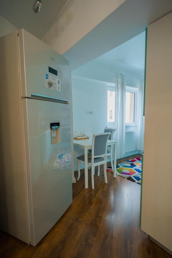 Cozy & Spacious 2Br Apartment With Netflix Bucarest Extérieur photo