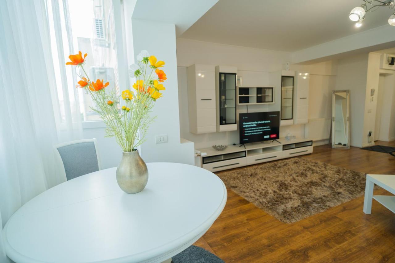 Cozy & Spacious 2Br Apartment With Netflix Bucarest Extérieur photo