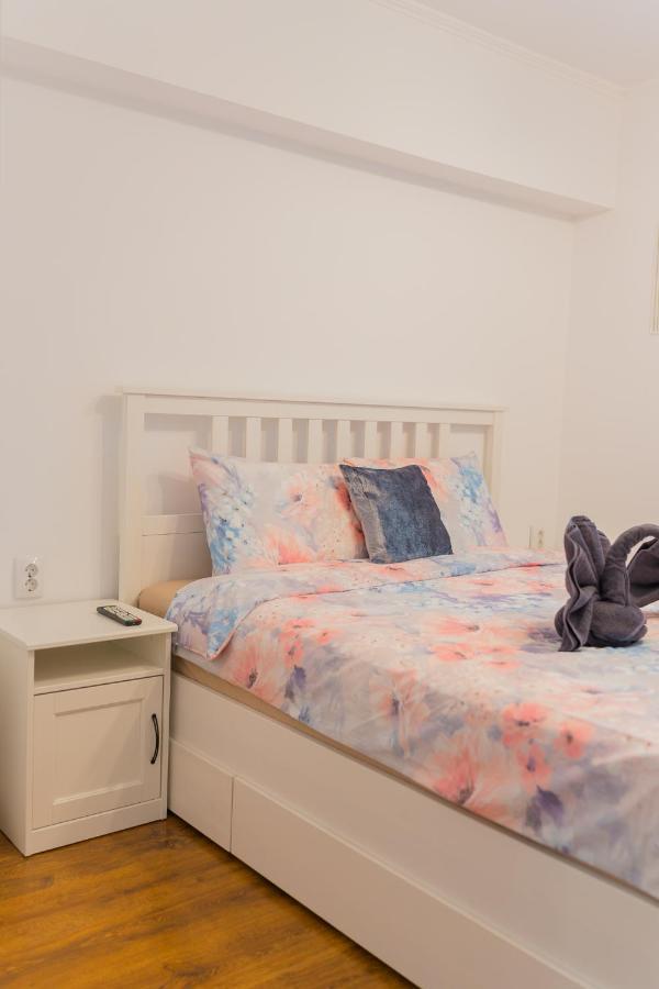 Cozy & Spacious 2Br Apartment With Netflix Bucarest Extérieur photo