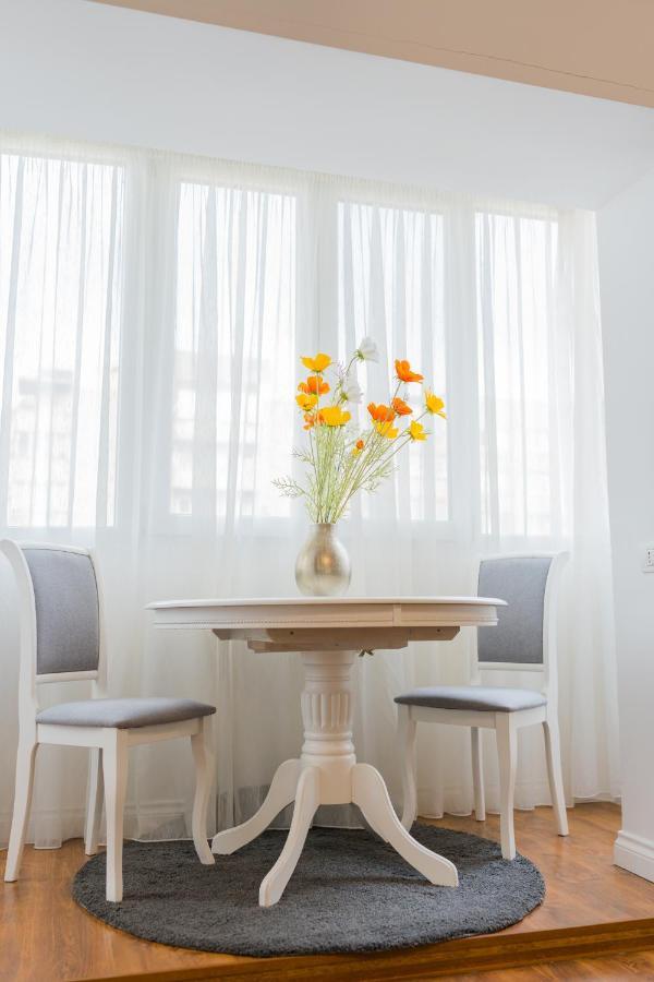 Cozy & Spacious 2Br Apartment With Netflix Bucarest Extérieur photo