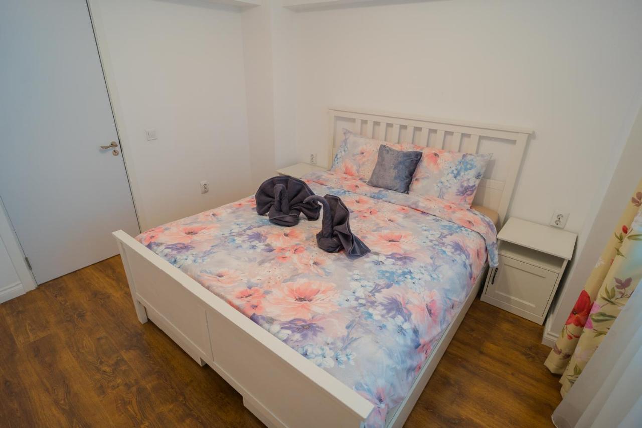 Cozy & Spacious 2Br Apartment With Netflix Bucarest Extérieur photo