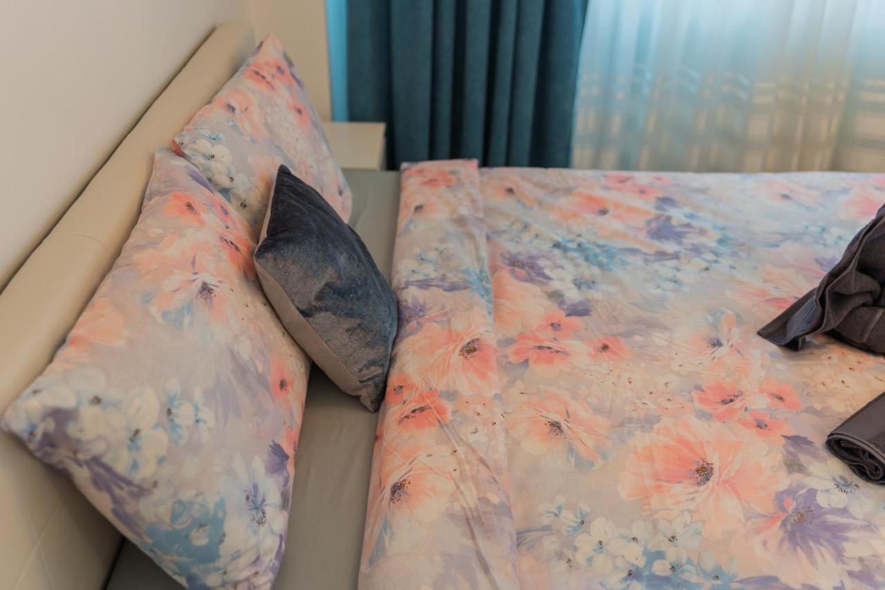 Cozy & Spacious 2Br Apartment With Netflix Bucarest Extérieur photo