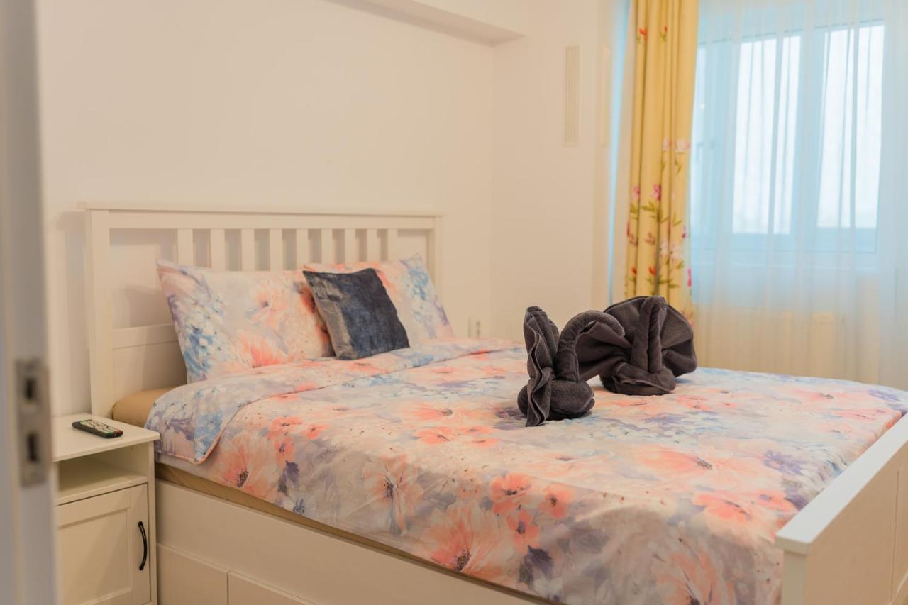 Cozy & Spacious 2Br Apartment With Netflix Bucarest Extérieur photo