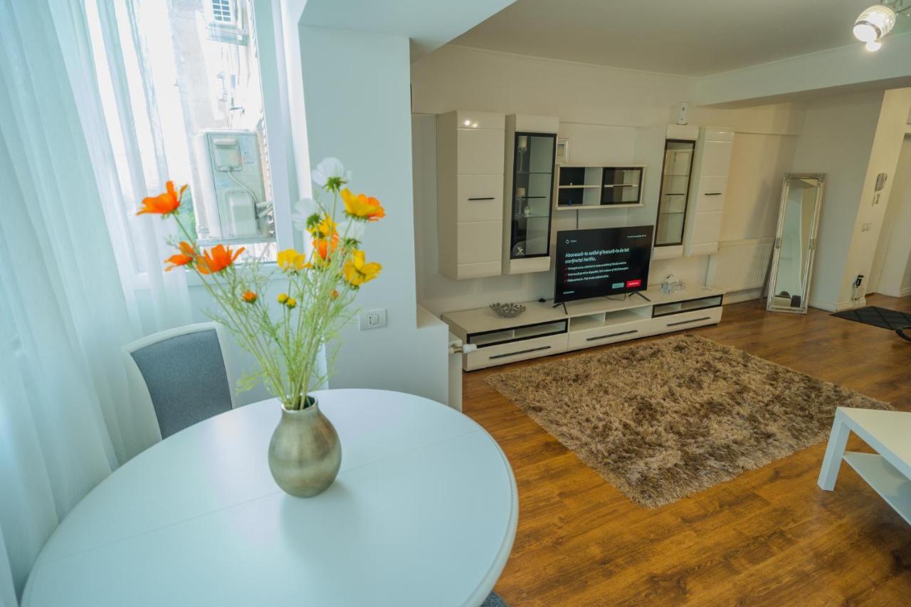 Cozy & Spacious 2Br Apartment With Netflix Bucarest Extérieur photo