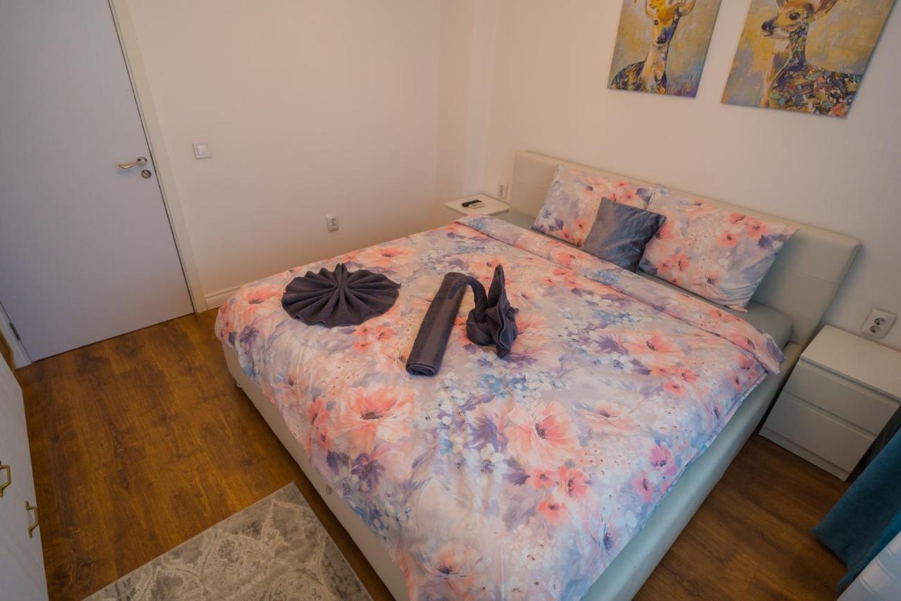 Cozy & Spacious 2Br Apartment With Netflix Bucarest Extérieur photo