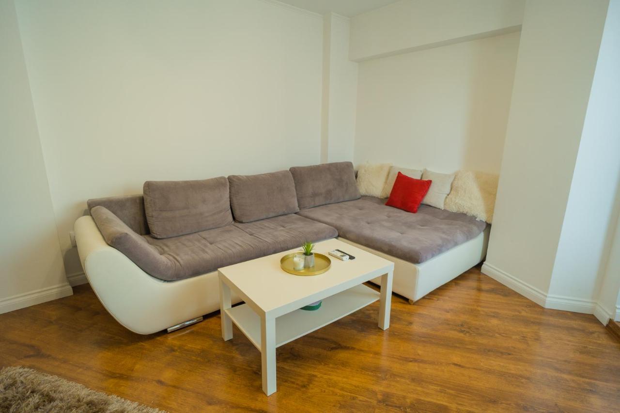 Cozy & Spacious 2Br Apartment With Netflix Bucarest Extérieur photo
