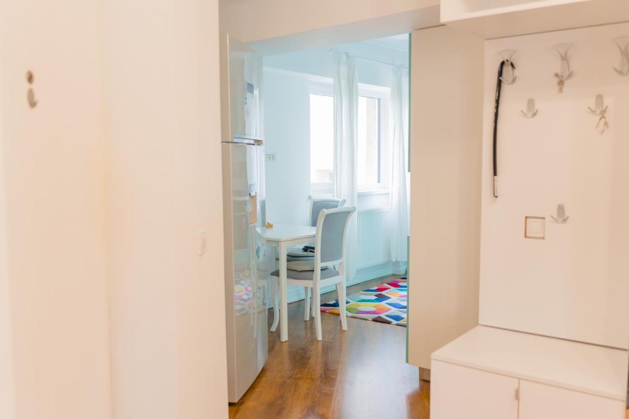 Cozy & Spacious 2Br Apartment With Netflix Bucarest Extérieur photo