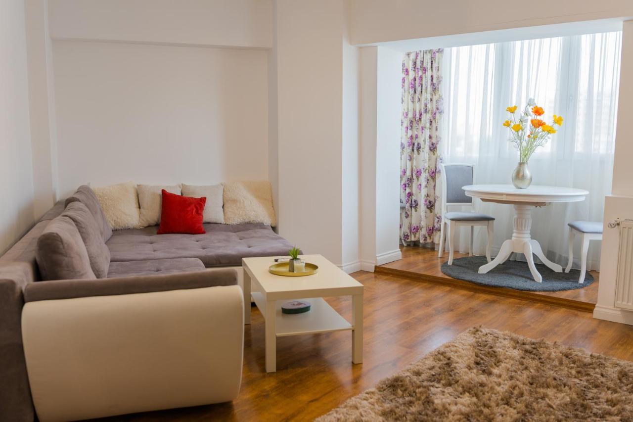 Cozy & Spacious 2Br Apartment With Netflix Bucarest Extérieur photo