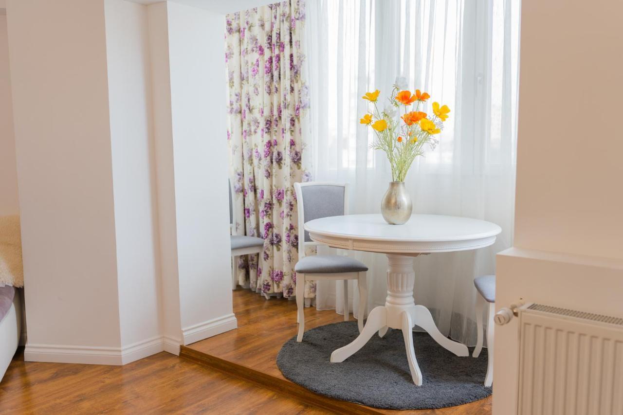 Cozy & Spacious 2Br Apartment With Netflix Bucarest Extérieur photo