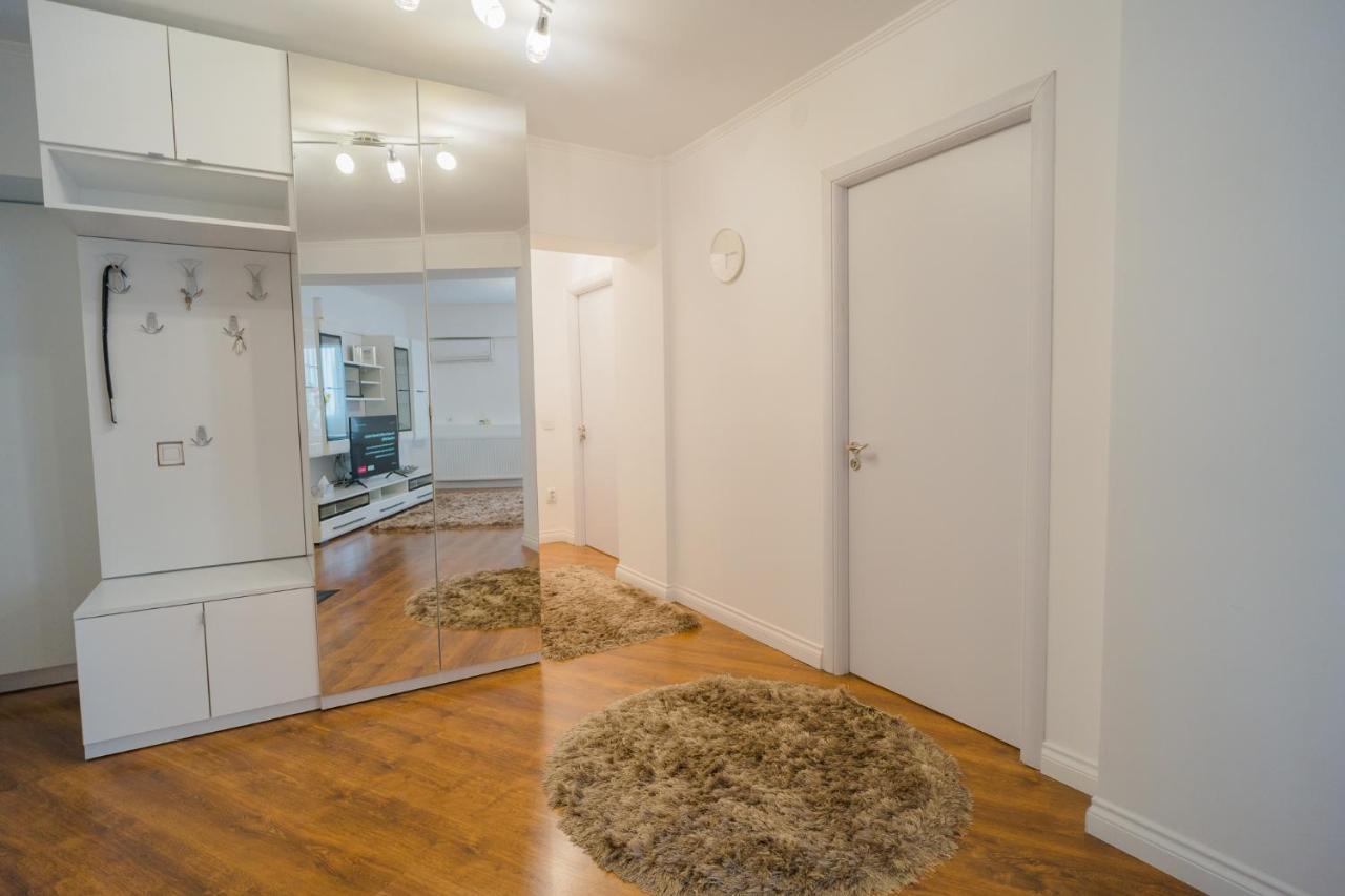 Cozy & Spacious 2Br Apartment With Netflix Bucarest Extérieur photo