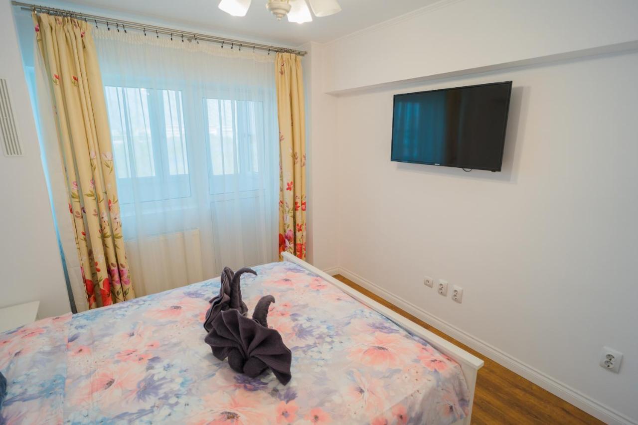 Cozy & Spacious 2Br Apartment With Netflix Bucarest Extérieur photo