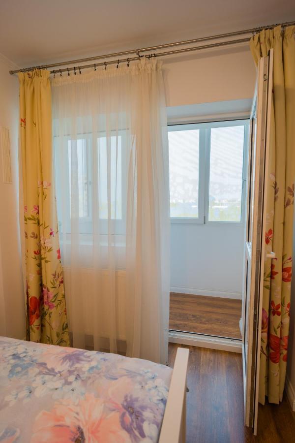 Cozy & Spacious 2Br Apartment With Netflix Bucarest Extérieur photo