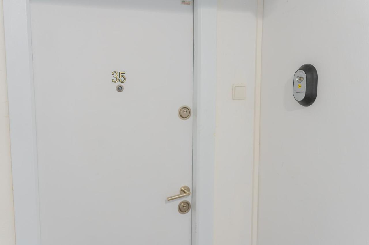 Cozy & Spacious 2Br Apartment With Netflix Bucarest Extérieur photo